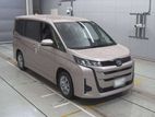 Toyota Noah hybrid 2022