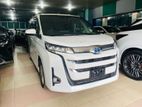 Toyota Noah Hybrid 2022