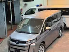 Toyota Noah HYBRID 62000KM 2022