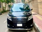 Toyota Noah Hybrid G 2016