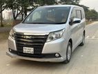 Toyota Noah Hybrid Push 2016