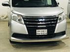 Toyota Noah Hybrid X 2016