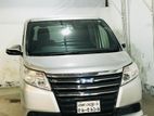 Toyota Noah Hybrid X 2016