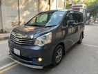 Toyota Noah japan 2013