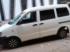 Toyota Noah . 2001