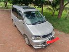 Toyota Noah . 2001