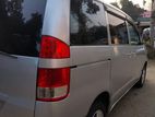 Toyota Noah . 2002