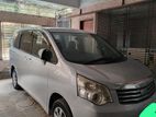 Toyota Noah LPG 2011