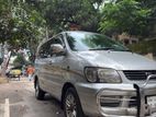 Toyota Noah . 2006