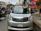 Toyota Noah Microbus 2011