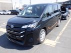 Toyota Noah NEW SHAPE BLACK / 2022