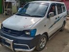 Toyota Noah . 2000