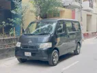 Toyota Noah . 2008