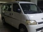 Toyota Noah . 2011