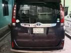 Toyota Noah . 2014