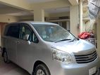 Toyota Noah . 2012