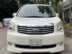 Toyota Noah Push 2Door Power 2011