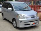 Toyota Noah S Grade Silver 2005