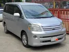 Toyota Noah S Grade Silver 2005