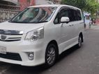 Toyota Noah S-i 2011