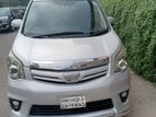 Toyota Noah S i 2012