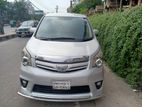 Toyota Noah S i 2012