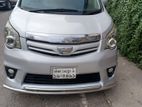 Toyota Noah S i 2012