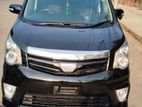 Toyota Noah S i 2012