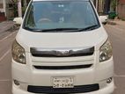 Toyota Noah “S” Package 2009