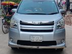 Toyota Noah S-Smart 2010