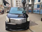 Toyota Noah s Smart 2012