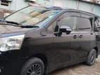 Toyota Noah S-SMART 2012