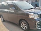 Toyota Noah S-SMART 2013