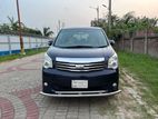 Toyota Noah S Smart Push Start 2012