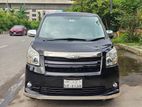 Toyota Noah si 2009