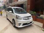 Toyota Noah Si 2010