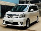 Toyota Noah Si 2010