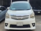 Toyota Noah SI 2010