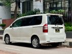 Toyota Noah Si 2010