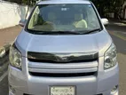 Toyota Noah SI 2010