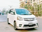 Toyota Noah si 2011