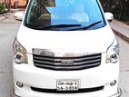 Toyota Noah S,i 2011