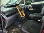 Toyota Noah . 2012