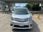 Toyota Noah Si 2012