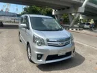 Toyota Noah Si 2012