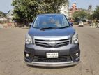 Toyota Noah Si 2012