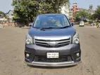 Toyota Noah Si 2012