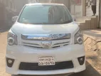 Toyota Noah -S.I 2012