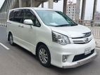 Toyota Noah Si 2012