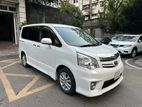 Toyota Noah Si 2012